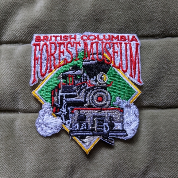 Lot 11 Vintage Patches B.C. and Alberta Voyageur Emblems - Picture 10 of 13